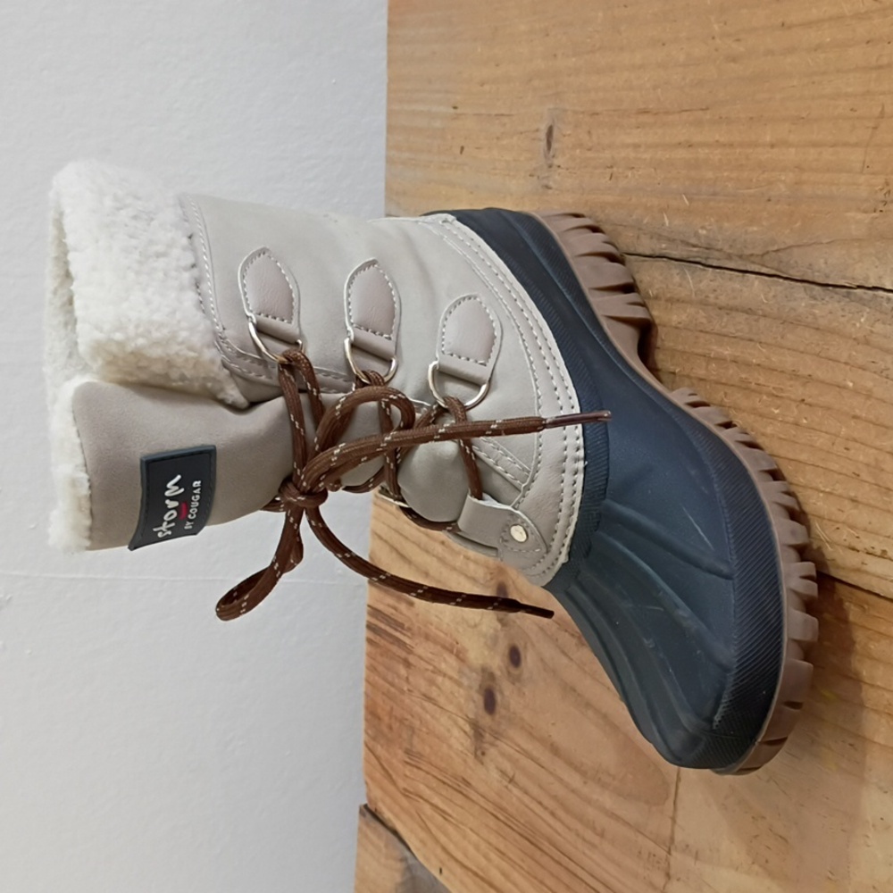 Storm by Cougar Candy Beige & Navy Insulated Duck Boots Size 7
